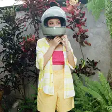 Escucha a Rinrin, mira videos musicales, lee su biografía, consulta las fechas de las gira y más.