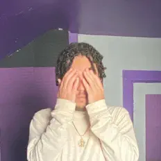 Poslechněte si interpreta lilnami, sledujte hudební videa, přečtěte si životopis, podívejte se na data turné a další informace.