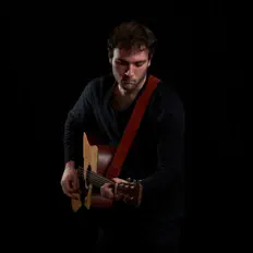 聆聽 Michael Berg、觀看音樂影片、閱讀小傳、查看巡演日期等！