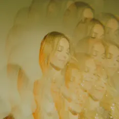 收听 NOIRA、观看音乐视频、阅读小传、查看巡演日期等 ！