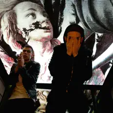 ХОУМБОЙ СИТИ을(를) 듣고, 뮤직 비디오를 보고, 약력을 읽고, 투어 일정 등을 확인하세요!