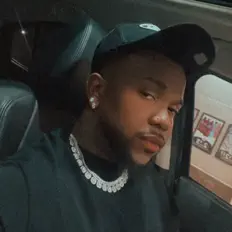 Poslechněte si interpreta jsleeazy, sledujte hudební videa, přečtěte si životopis, podívejte se na data turné a další informace.