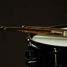 Dengarkan Drum Tracks, tonton video musik, baca bio, lihat tanggal tur & lainnya!