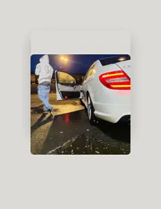 Escucha a Mochie, mira videos musicales, lee su biografía, consulta las fechas de las gira y más.