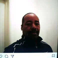 DSJを聴いたり、ミュージックビデオを鑑賞したり、経歴やツアー日程などを確認したりしましょう！