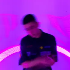 Hör dir AR$TMVV an, schau dir Musikvideos an, lies die Biografie, finde Tourdaten und mehr!