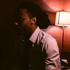 聆聽 Derek Aurelius、觀看音樂影片、閱讀小傳、查看巡演日期等！