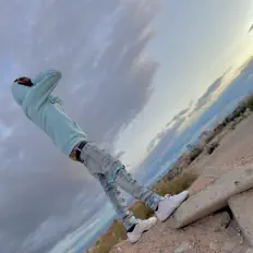 Ascolta M.A.M.B Zay, guarda video musicali, leggi la biografia, vedi le date del tour & altro!