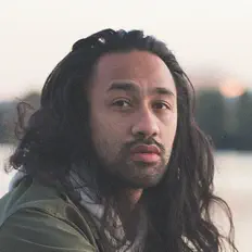 Ari Naoを聴いたり、ミュージックビデオを鑑賞したり、経歴やツアー日程などを確認したりしましょう！