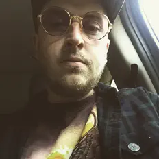 Ouve Deezuz, vê vídeos de música, lê a biografia, vê as datas da digressão e muito mais!