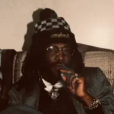 Hör dir ImHusband$ an, schau dir Musikvideos an, lies die Biografie, finde Tourdaten und mehr!