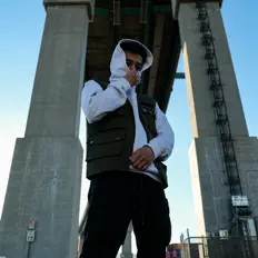 聆聽 Dmkila、觀看音樂影片、閱讀小傳、查看巡演日期等！