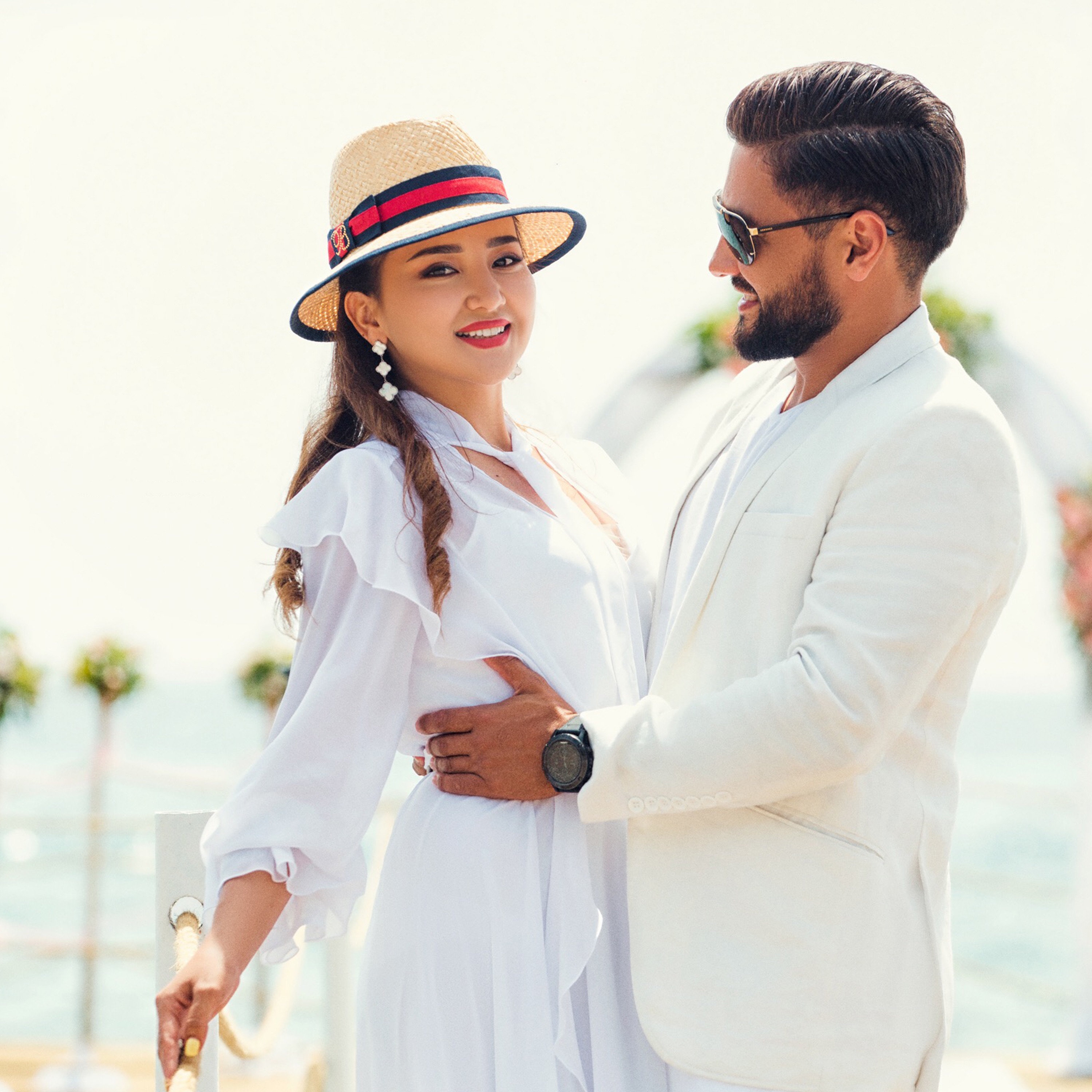 Үлкен кеуделі брюнеткалардың порно суреттері