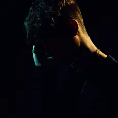 收听 Collin Roberts、观看音乐视频、阅读小传、查看巡演日期等 ！