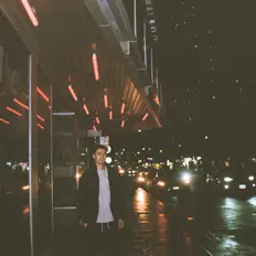 PARAMOUNTを聴いたり、ミュージックビデオを鑑賞したり、経歴やツアー日程などを確認したりしましょう！