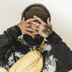 Dengarkan Chris Opher, tonton video musik, baca bio, lihat tanggal tur & lainnya!