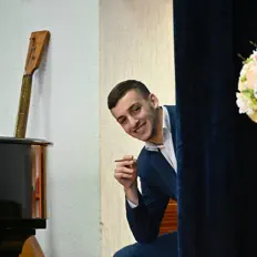 Ακούστε περιεχόμενο από Rafaello, παρακολουθήστε μουσικά βίντεο, διαβάστε το βιογραφικό, δείτε ημερομηνίες περιοδείας, και πολλά ακόμη!