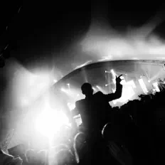 收听 Fada Hibachi、观看音乐视频、阅读小传、查看巡演日期等 ！