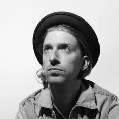 聆聽 Tim Mislock、觀看音樂影片、閱讀小傳、查看巡演日期等！