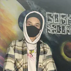 Escucha a Hlopok, mira videos musicales, lee su biografía, consulta las fechas de las gira y más.