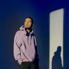 Navaを聴いたり、ミュージックビデオを鑑賞したり、経歴やツアー日程などを確認したりしましょう！