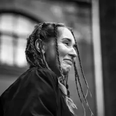 Stinie Whizzを聴いたり、ミュージックビデオを鑑賞したり、経歴やツアー日程などを確認したりしましょう！