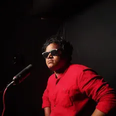 Hör dir HoneyBlaze an, schau dir Musikvideos an, lies die Biografie, finde Tourdaten und mehr!