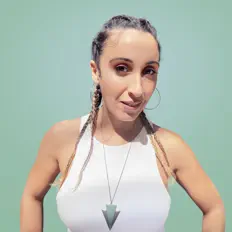 收听 Vitami、观看音乐视频、阅读小传、查看巡演日期等 ！