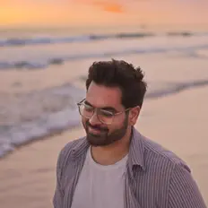 Poslechněte si interpreta Raghav Kaushik, sledujte hudební videa, přečtěte si životopis, podívejte se na data turné a další informace.