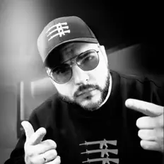 Poslechněte si interpreta E Tee, sledujte hudební videa, přečtěte si životopis, podívejte se na data turné a další informace.