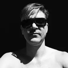 Ascolta Felix Brenner, guarda video musicali, leggi la biografia, vedi le date del tour & altro!