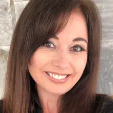 Ouça Melanie Stace, assista a videoclipes, leia a biografia, veja as datas das turnês e mais!