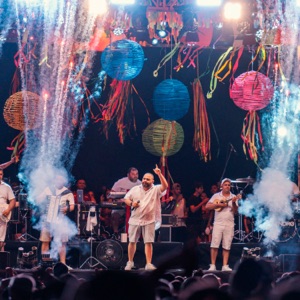 Dança do Bole-Bole / Pimpolho / Pau Que Nasce Torto / A Nova Loira do Tchan / Ragatanga (Asereje) / Fricote / Ciranda da Rosa Vermelha / Desafio (Ao Vivo)