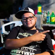 Adielを聴いたり、ミュージックビデオを鑑賞したり、経歴やツアー日程などを確認したりしましょう！