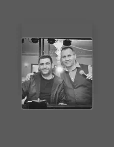 Orientを聴いたり、ミュージックビデオを鑑賞したり、経歴やツアー日程などを確認したりしましょう！