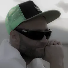 Dengarkan Goodslav, tonton video musik, baca bio, lihat tanggal tur & lainnya!