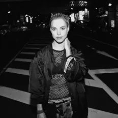 X. ARIを聴いたり、ミュージックビデオを鑑賞したり、経歴やツアー日程などを確認したりしましょう！