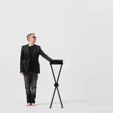 Luca Urbaniを聴いたり、ミュージックビデオを鑑賞したり、経歴やツアー日程などを確認したりしましょう！