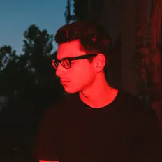 Dengarkan Simon Alex, tonton video musik, baca bio, lihat tanggal tur & lainnya!