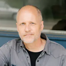 Escucha a Keith Skooglund, mira videos musicales, lee su biografía, consulta las fechas de las gira y más.
