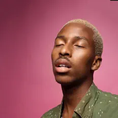 Abstrakt सुनें, म्यूज़िक वीडियो देखें, बायो पढ़ें, दौरे की तारीखें और बहुत कुछ देखें!