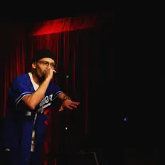 Escucha a A.R., mira videos musicales, lee su biografía, consulta las fechas de las gira y más.