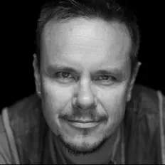 收听 Simon Shackleton、观看音乐视频、阅读小传、查看巡演日期等 ！