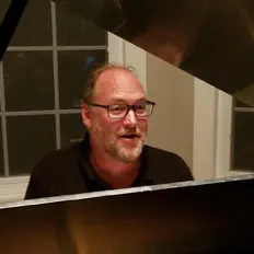 Ακούστε περιεχόμενο από Douglas Clark, παρακολουθήστε μουσικά βίντεο, διαβάστε το βιογραφικό, δείτε ημερομηνίες περιοδείας, και πολλά ακόμη!