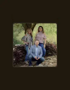 Ouve Christian Cross Roads, vê vídeos de música, lê a biografia, vê as datas da digressão e muito mais!