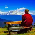 Fac bani si in Himalaya