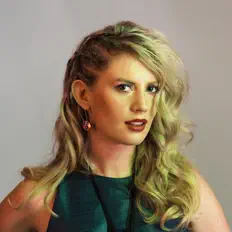 Luister naar Arya Kay, bekijk muziekvideo's, lees de bio, bekijk de tourdata, en meer!