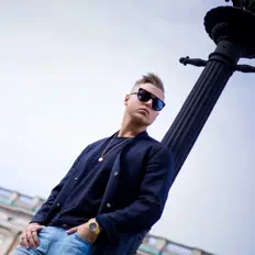 Ouve Radoz, vê vídeos de música, lê a biografia, vê as datas da digressão e muito mais!