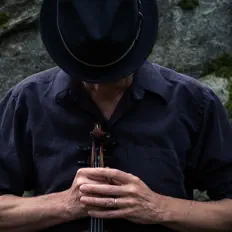 Ascolta Don MacDonald, guarda video musicali, leggi la biografia, vedi le date del tour & altro!