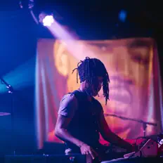 收听 tape loop、观看音乐视频、阅读小传、查看巡演日期等 ！